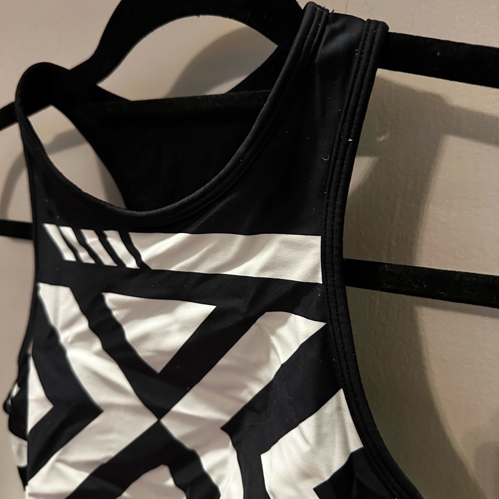 ALALA Cropped Sports Tank